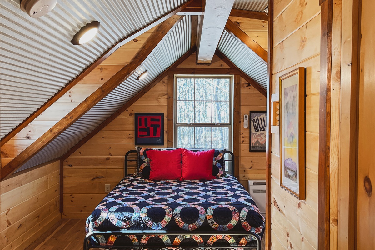 Proctor's Haven Secluded Cabin with Fishing Pond and Bluff