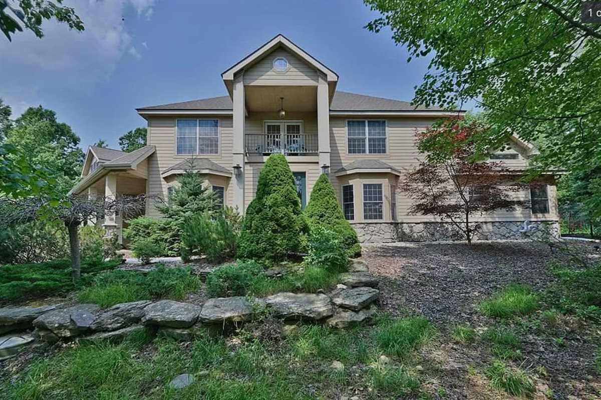 New luxury Villa on Golf Course in ♥ of Poconos Pocono VIP Rentals