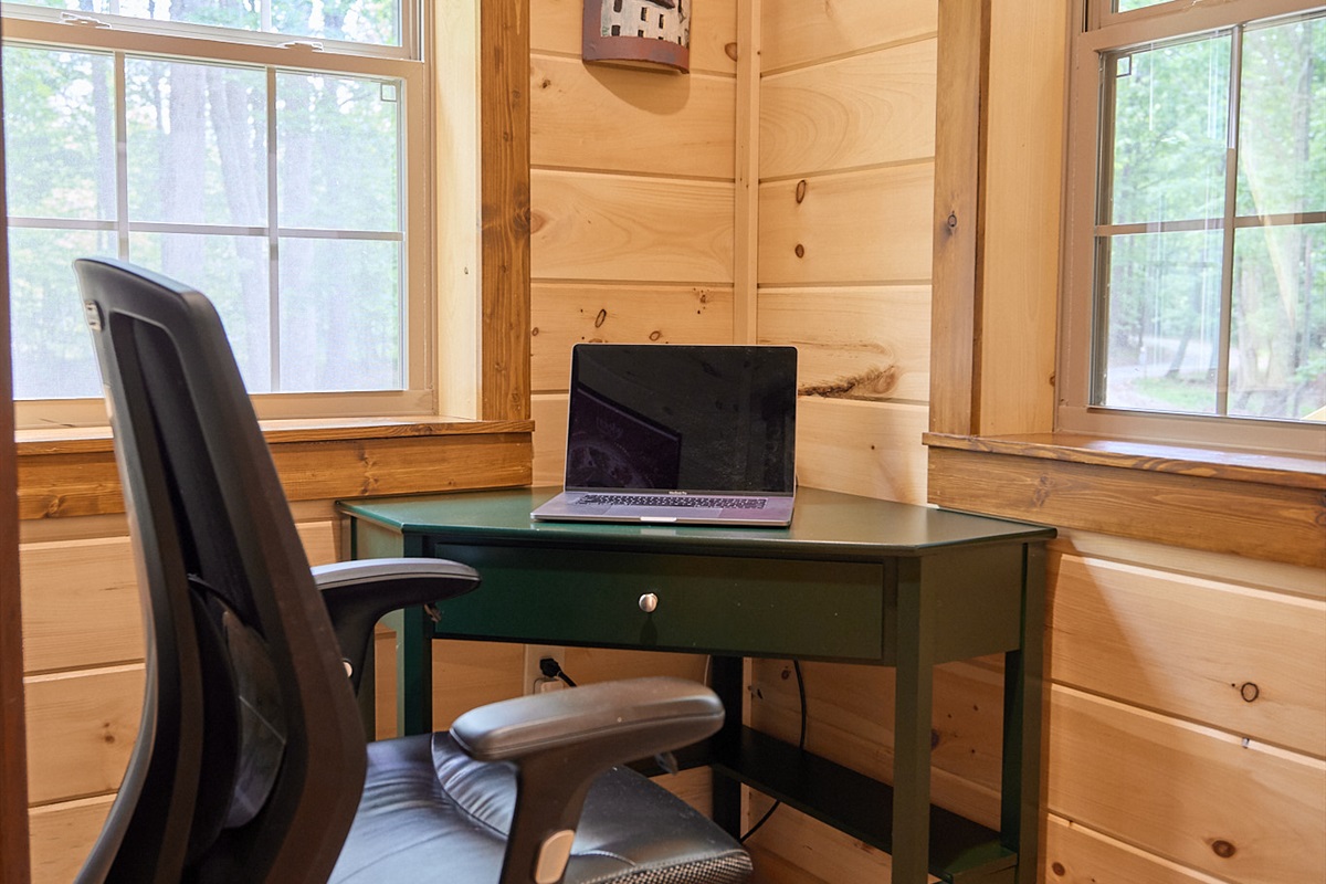 Proctor's Haven Secluded Cabin with Fishing Pond and Bluff