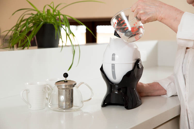 How much water does the Uccello Kettle hold?