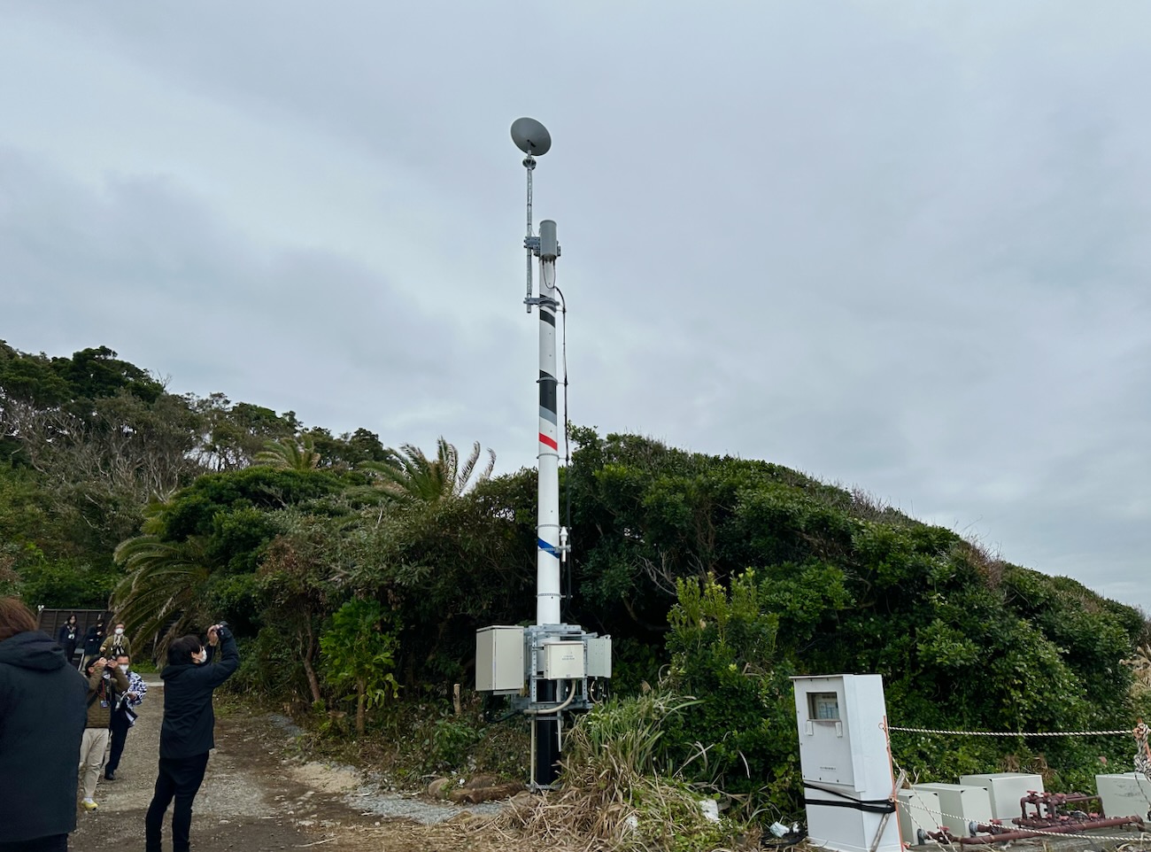 KDDIの「Starlink基地局」を見学光ファイバーをStarlinkで代替、離島のエリア化容易に