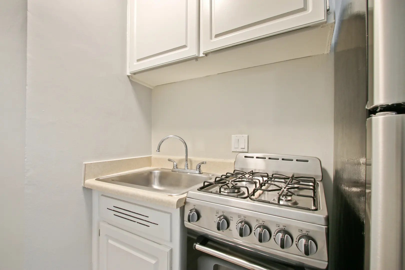 Levering Apartments UCLA Off Campus Housing