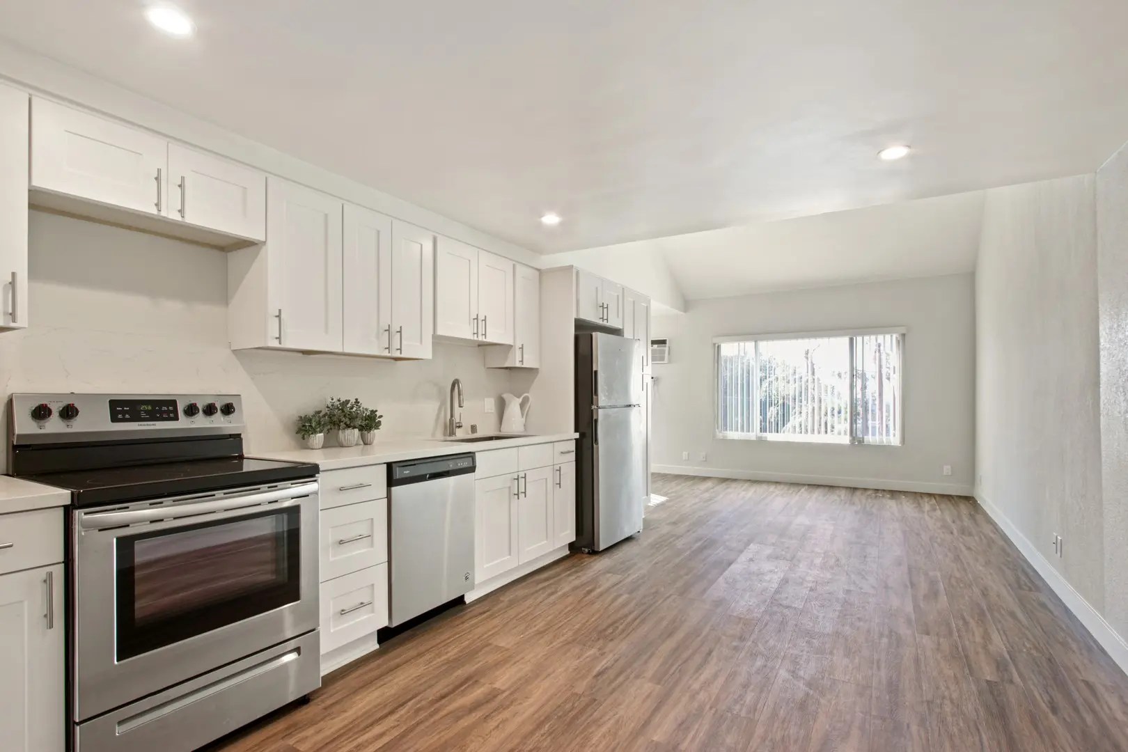 Woodcliff Apartments UCLA Off Campus Housing