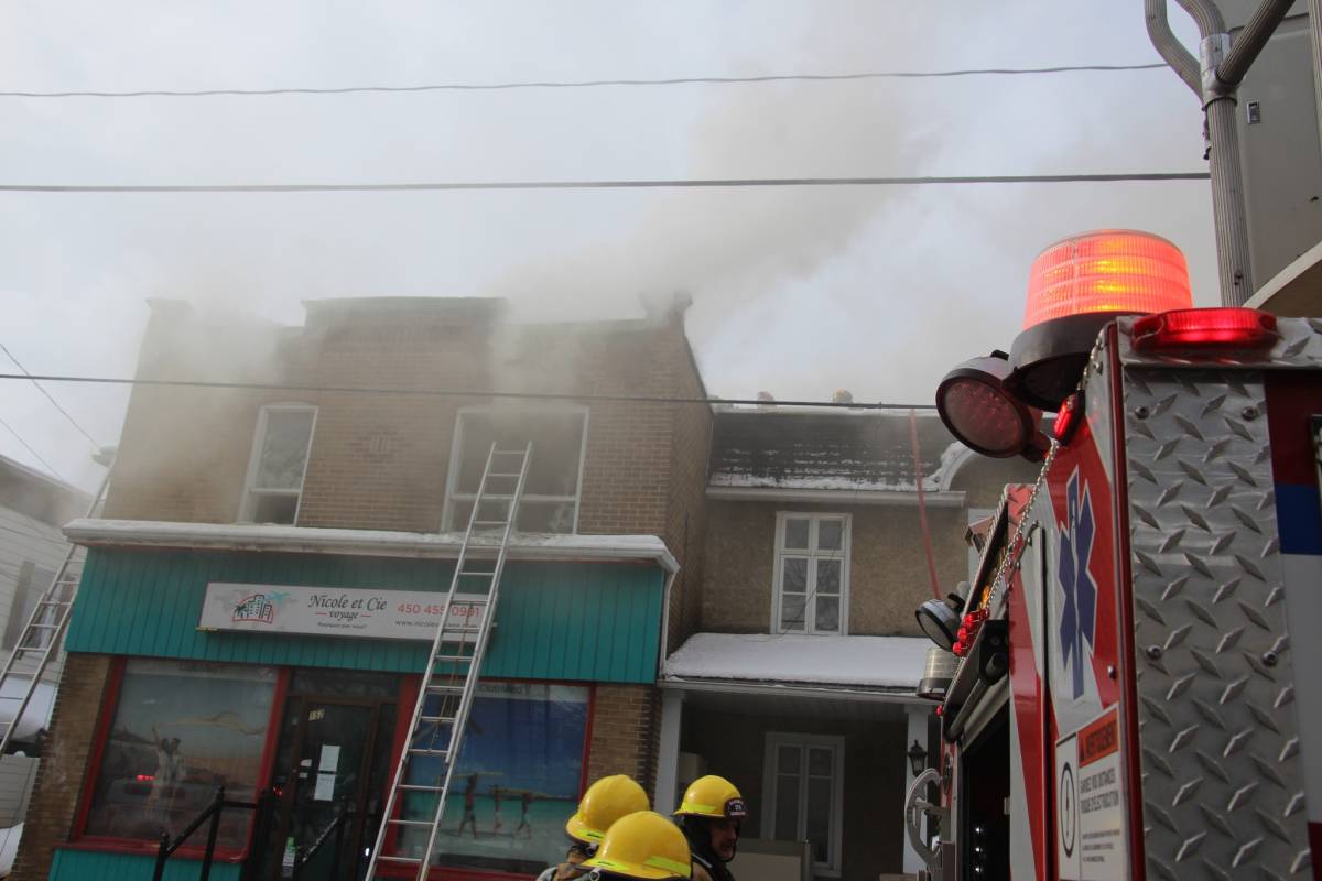 UCMU Feu de commerce à VaudreuilDorion