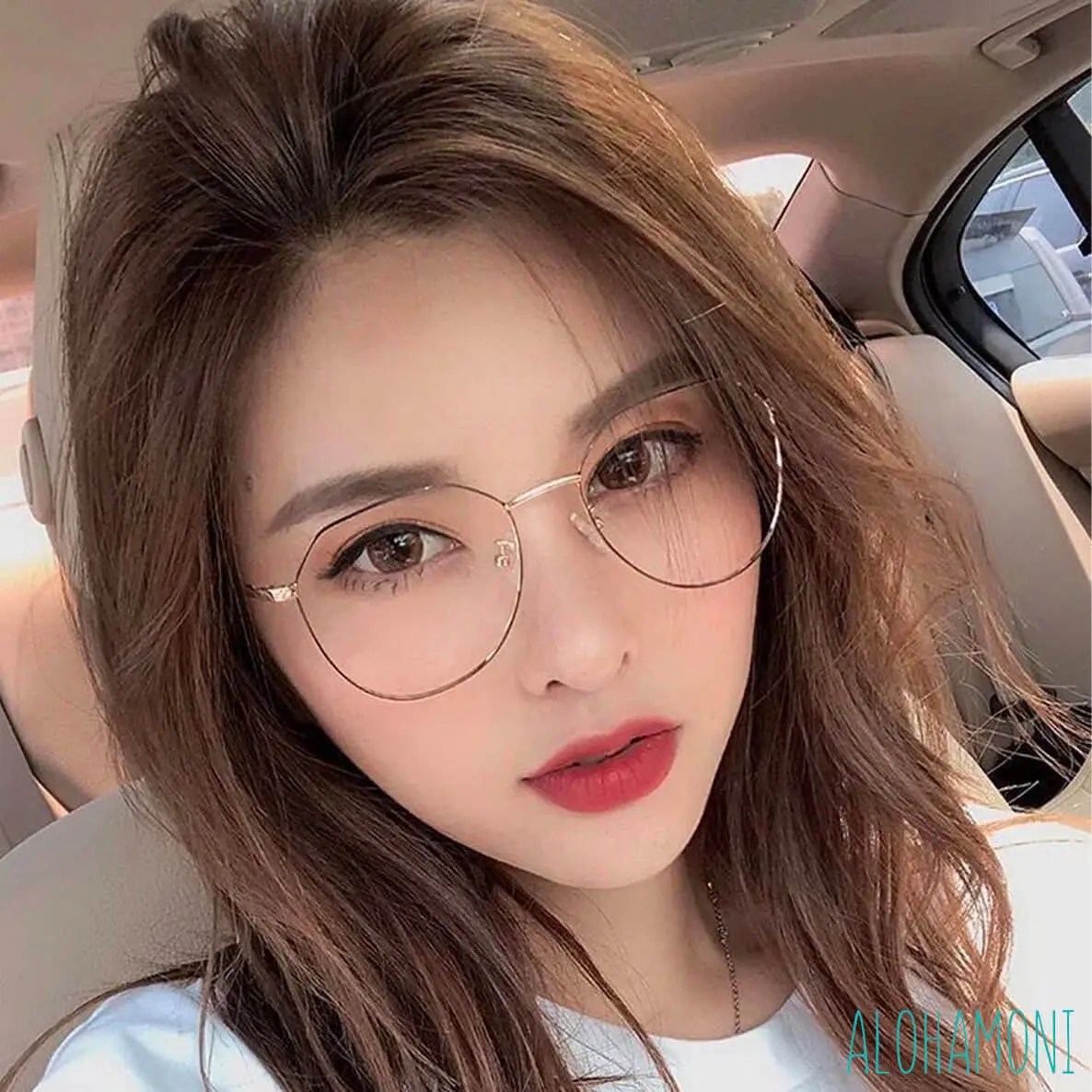 丸メガネが似合わない女性の特徴は？似合う人になる方法と丸メガネの選び方を紹介！