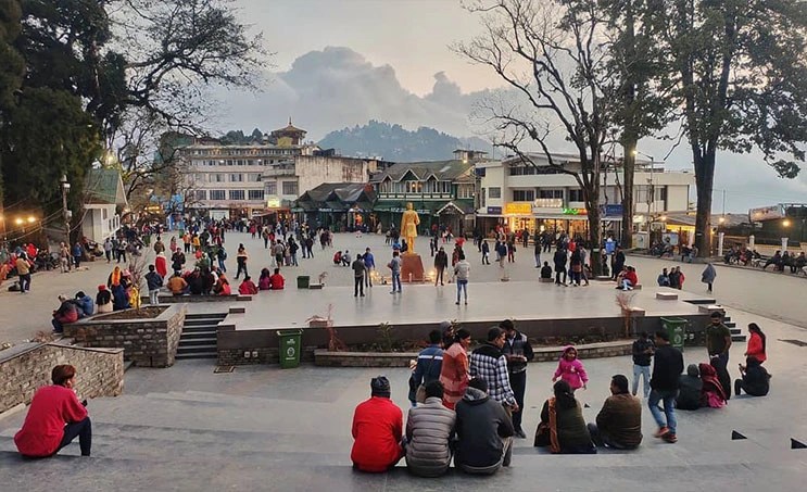 Image of Chowrasta darjeeling bustling with people