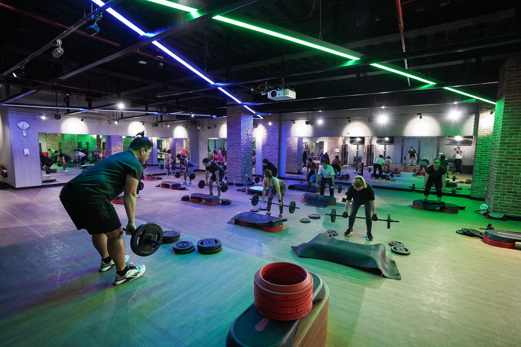 Reef Mall Mixed Gym Uform Fitness