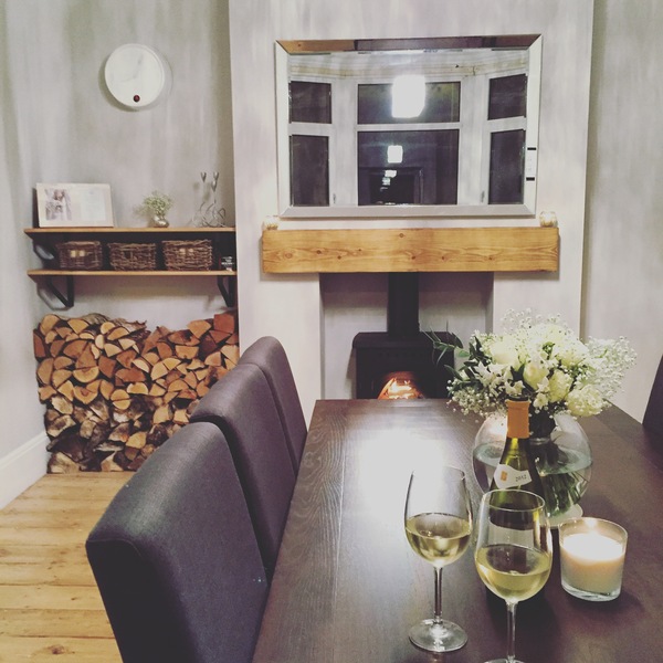 please please show me your dining rooms!