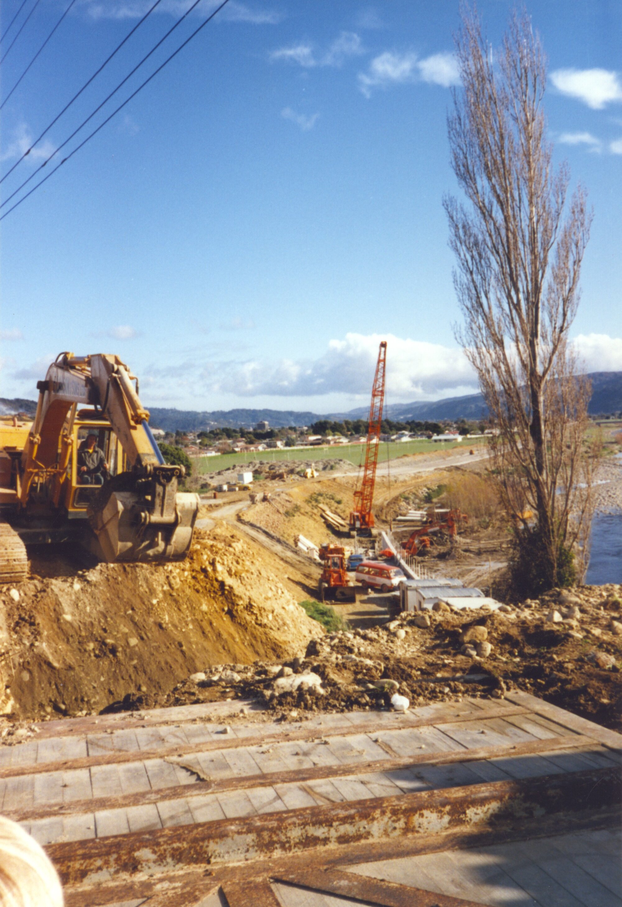 River Road construction; machinery at Maoribank. Upper Hutt City Library