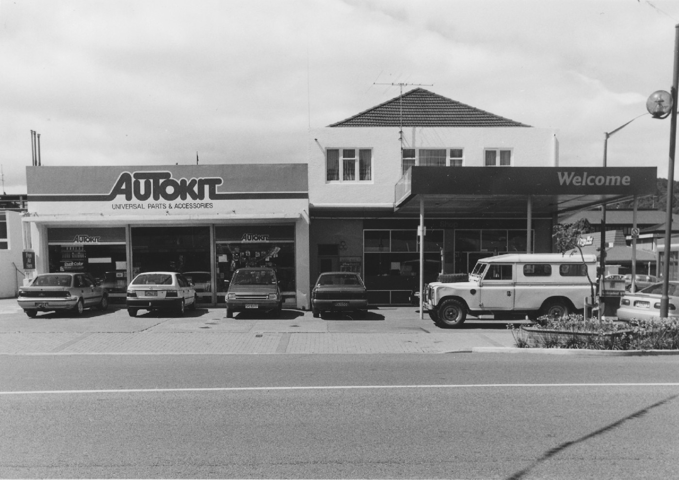 Gethings; car sales and service station Upper Hutt City Library