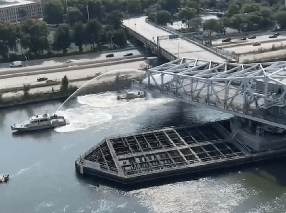 Third Avenue Bridge Closed in All Directions Due to Overheating(01)