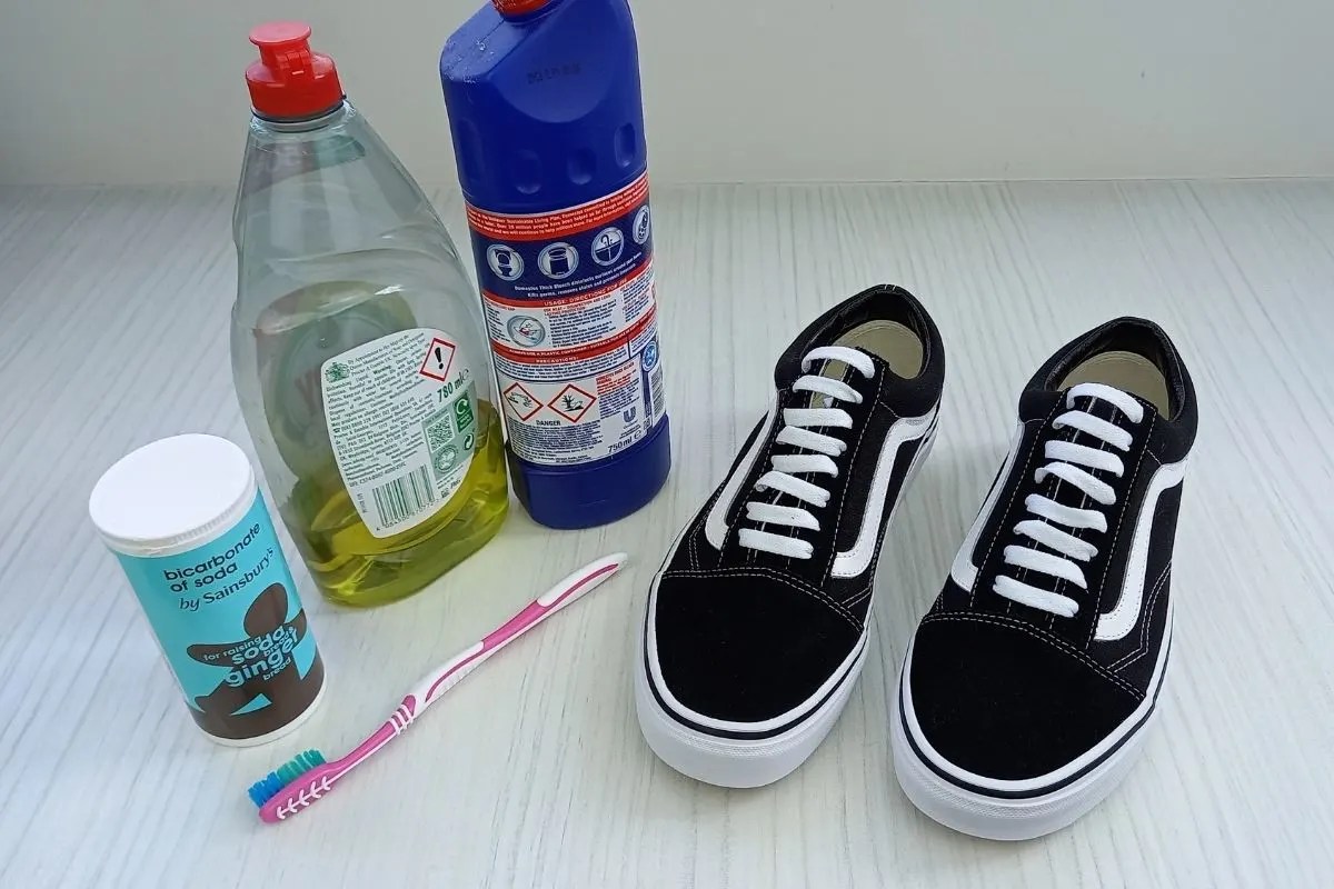 How to Clean Ye Blanched Plimsolls Ukraine Cleaners