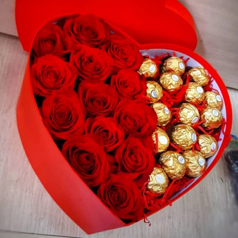 Chocolate Roses Box Roses Delivery in Ukraine. Prices, Photos