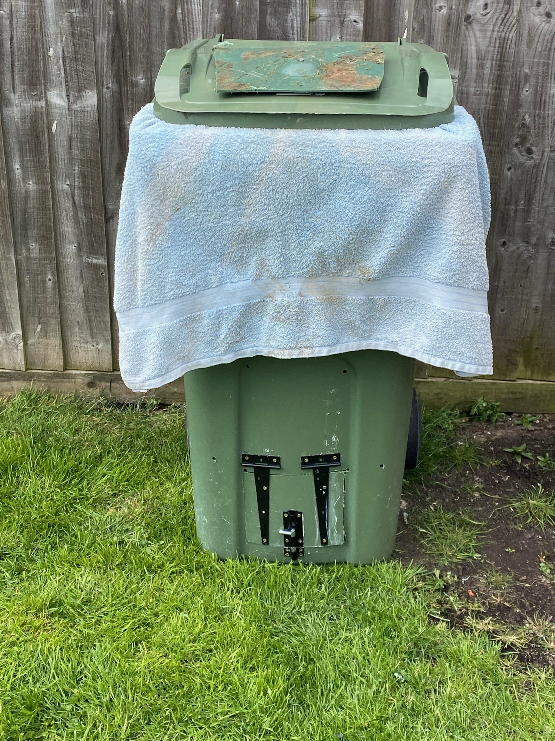 Convert Garden Green Waste Wheelie Bin into a Composter