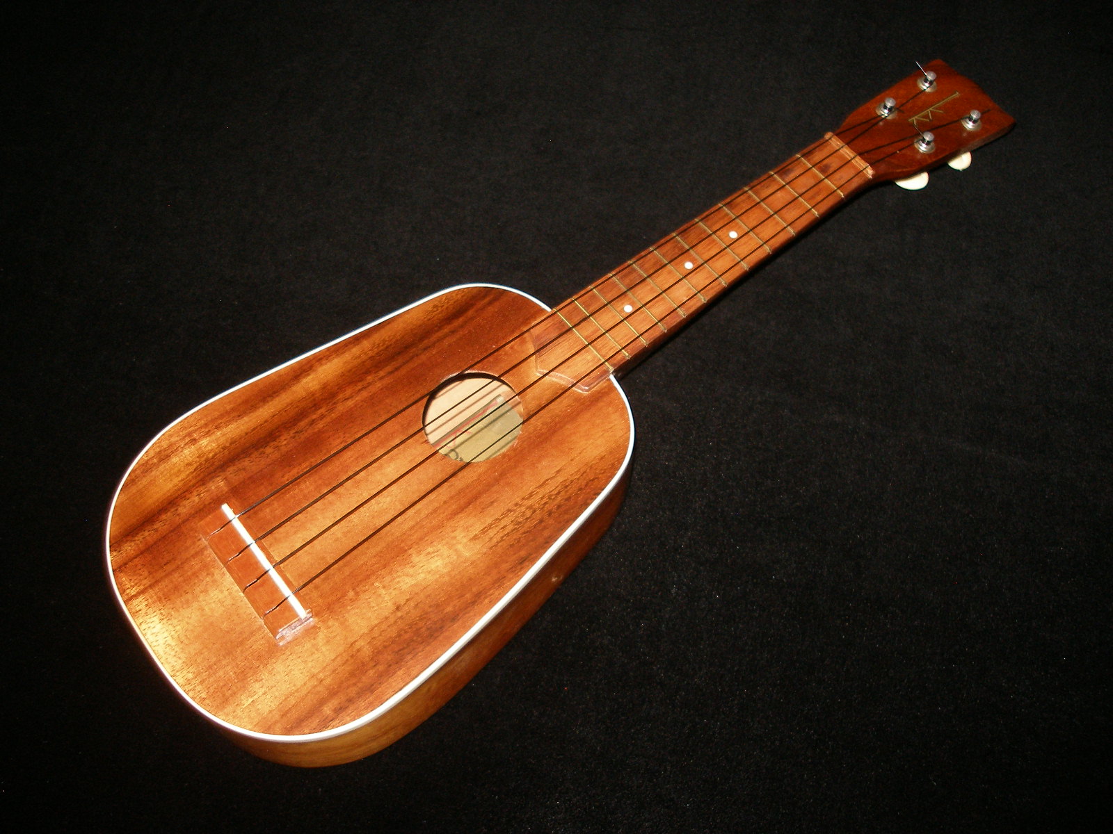 Ukulele Friend 1960s Kamaka Deluxe Pineapple Ukulele Ukulele Friend