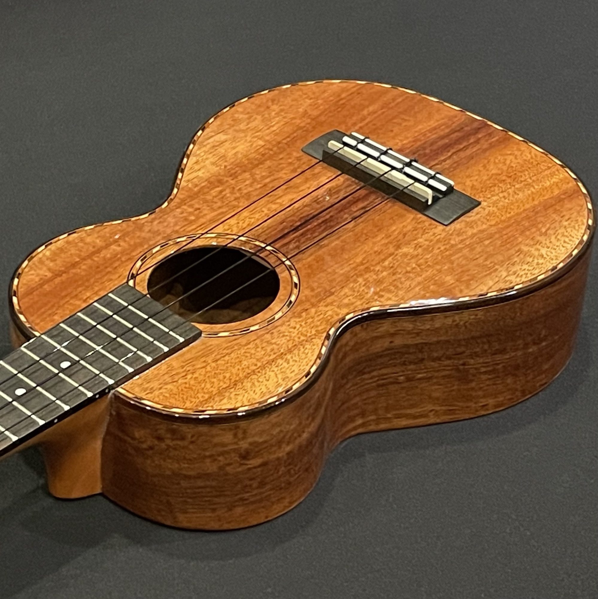 Kamaka HF2D Concert Deluxe Ukulele Store