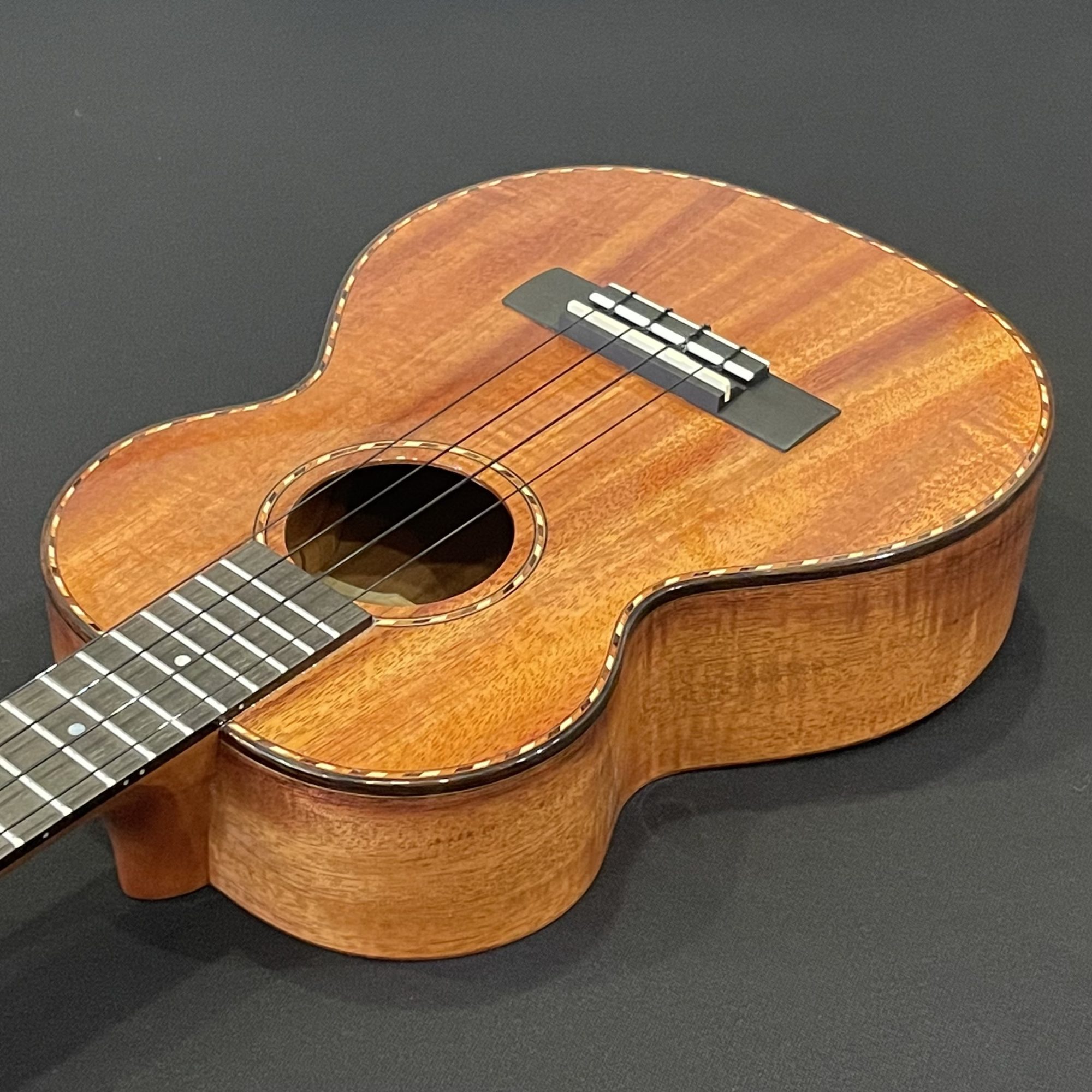 Kamaka HF3D Tenor Deluxe Ukulele Store