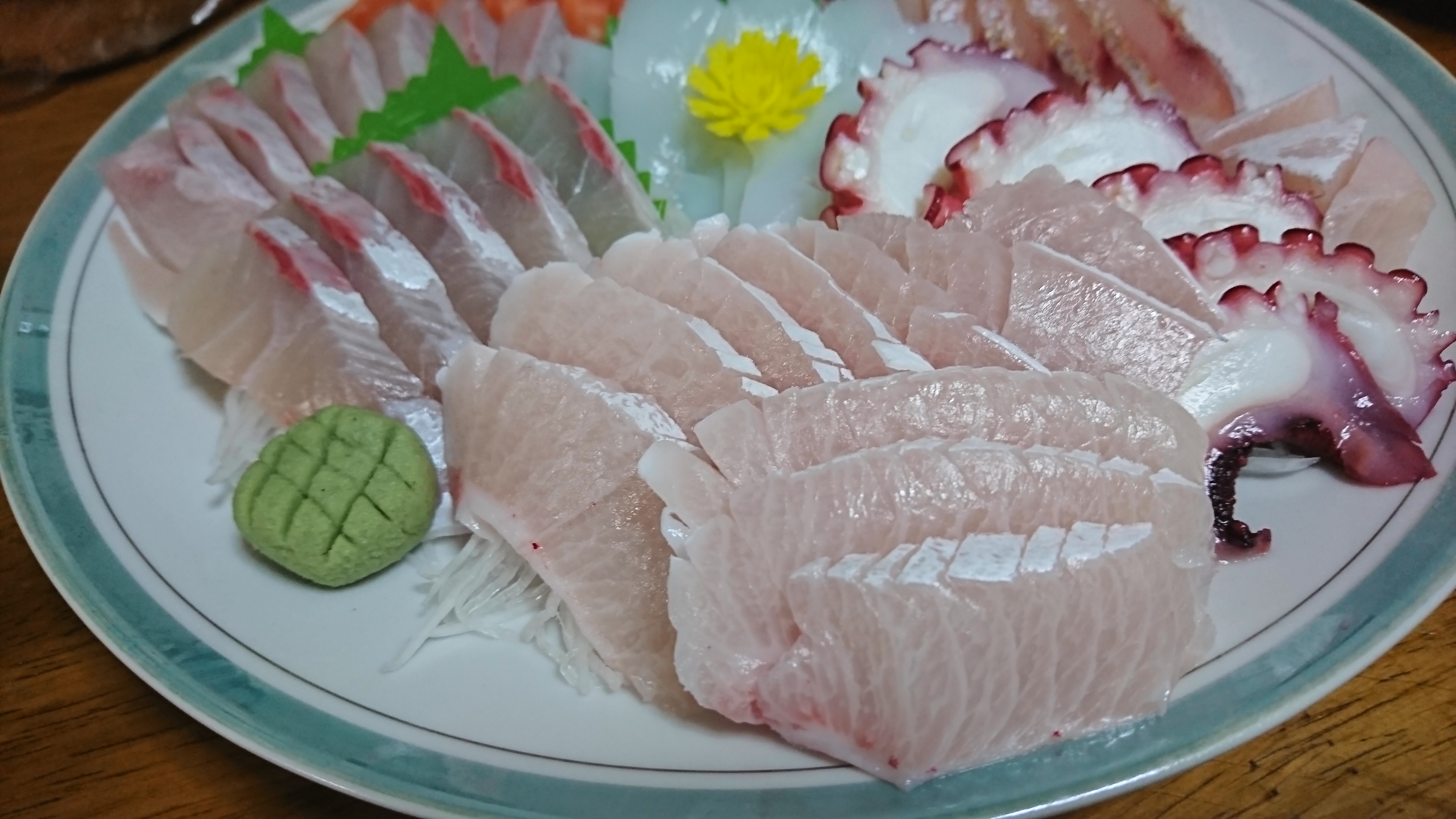 刺身ではじまり刺身で終わる。五島列島 魚屋の特権。美味しいお刺身食べ放題♪ 宇久 黒潮鮮魚