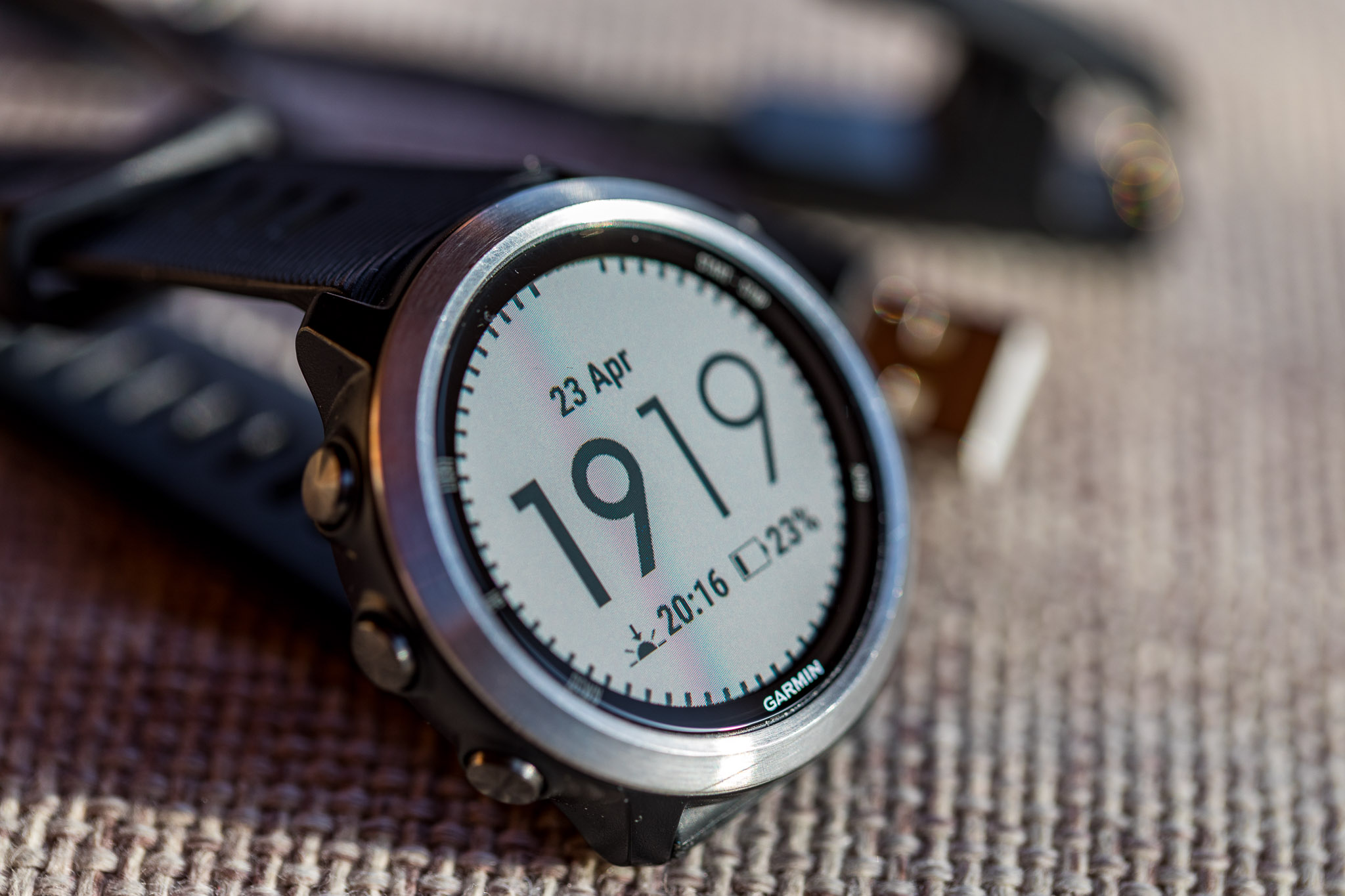 Torrent gleich Demonstration uhr barometer höhenmesser Draußen Senioren