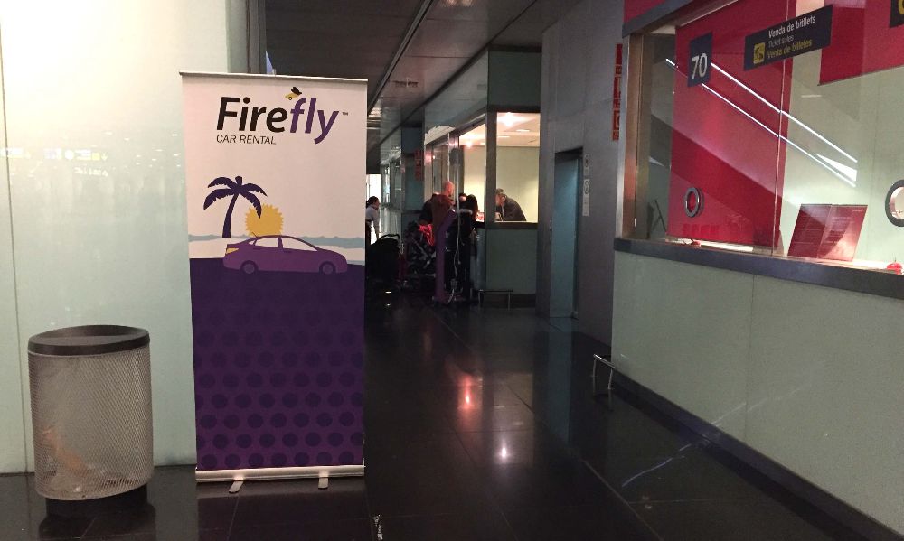 La rentadora Firefly alquila coches a precios increíbles, pero atentos