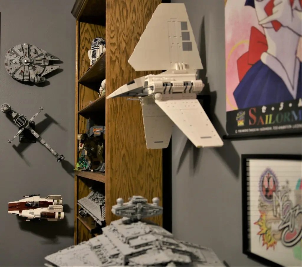 Ultimate Display Solutions wall mount for Lego 75257 Millennium Falcon