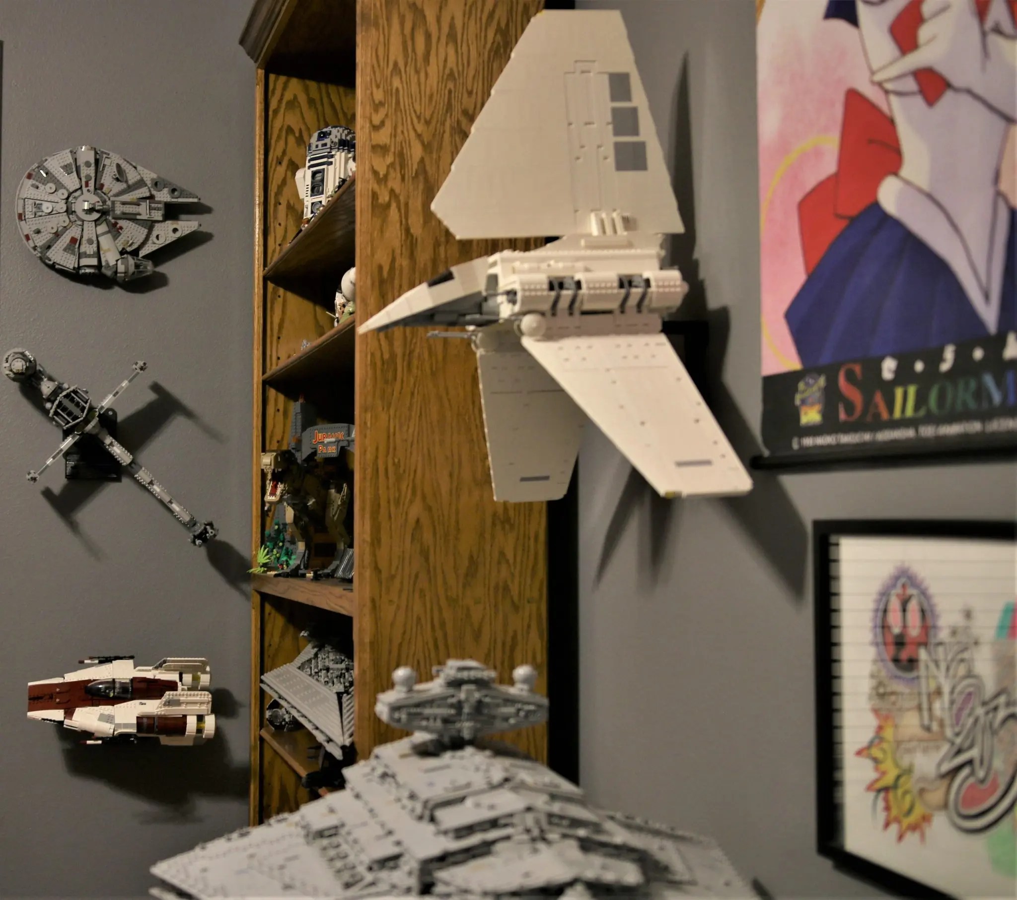 Ultimate Display Solutions wall mount for Lego 75257 Millennium Falcon