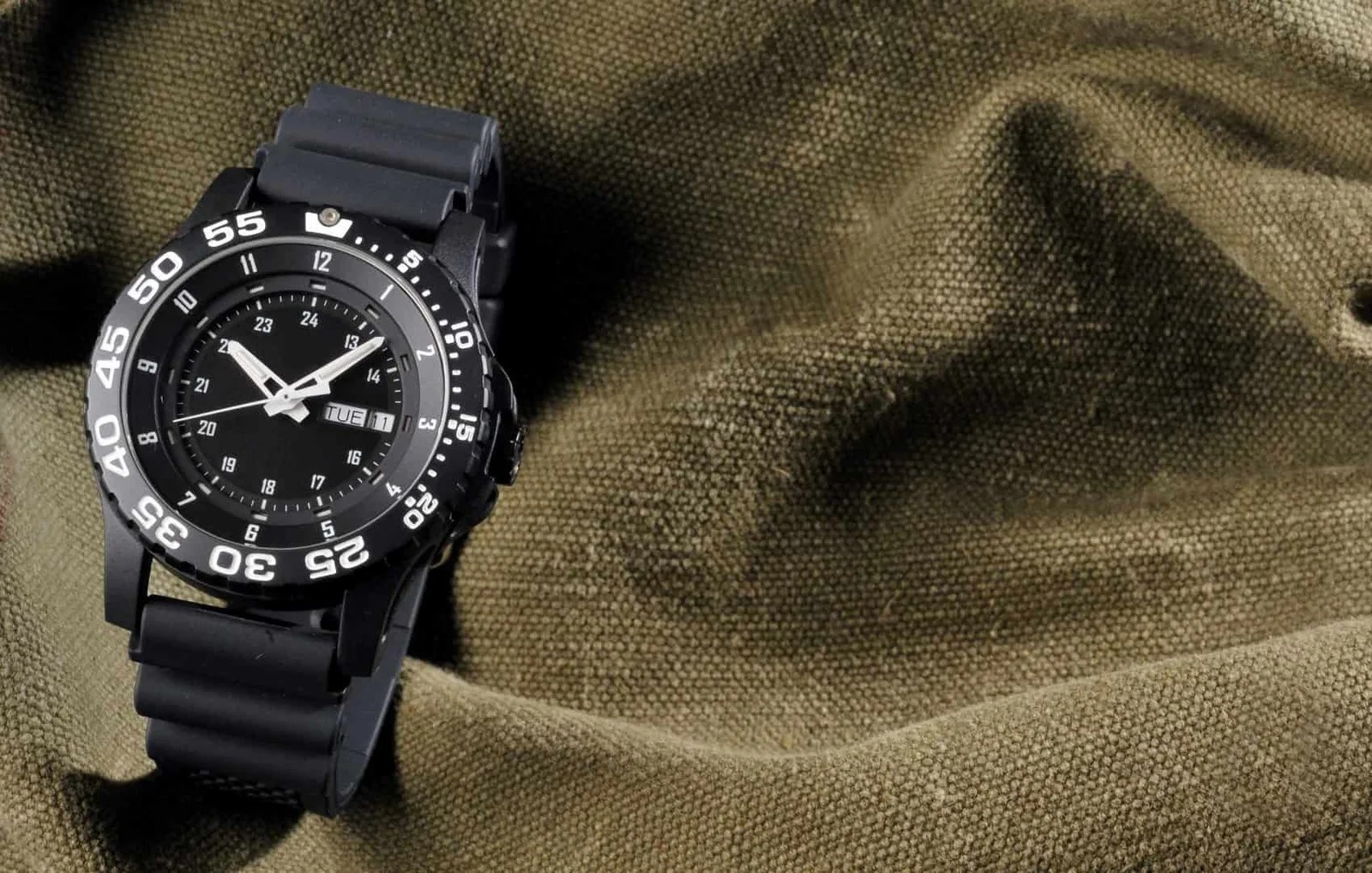 Best Military Tactical Watch in 2024 (REVIEW GUIDE)