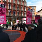 Afectados por el fraude en el ahorro en Fuente Dorada esta mañana. FOTO. úC