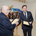 El Alcalde de Valladolid, Óscar Puente y el presidente de la Asociación Colección Arte Contemporáneo, José LLadó.