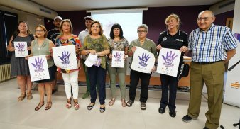 La concejala de Educación e Igualdad, Victoria Soto, junto a representantes de colectivos en la presentación de la campaña Solo sí es sí.