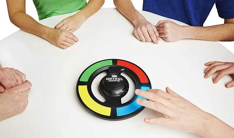 How to play Simon Swipe | Official Rules | UltraBoardGames