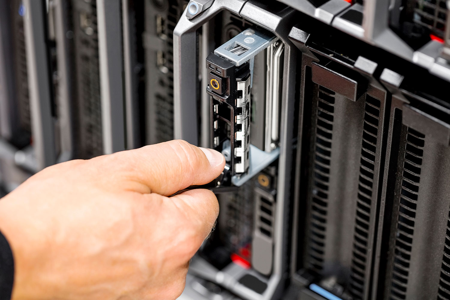4 Clear Ways to Prevent Static Discharge and Dust In Data Centers