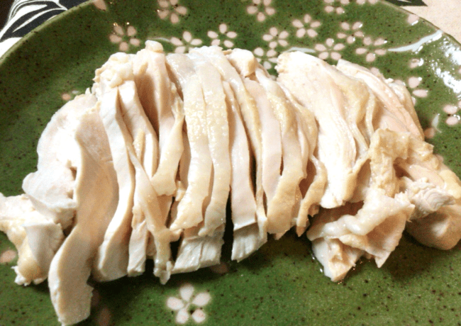 しっとりゆで鶏のレシピ・作り方｜レシピ大百科（レシピ・料理）｜【味の素パーク】 : 鶏むね肉やしょうがの薄切りを使った料理 超万能！柔らかしっとり茹で鶏の超簡単な作り方（写真付き） | 旨ブロ 美味しい低糖質・ダイエットレシピサイト
