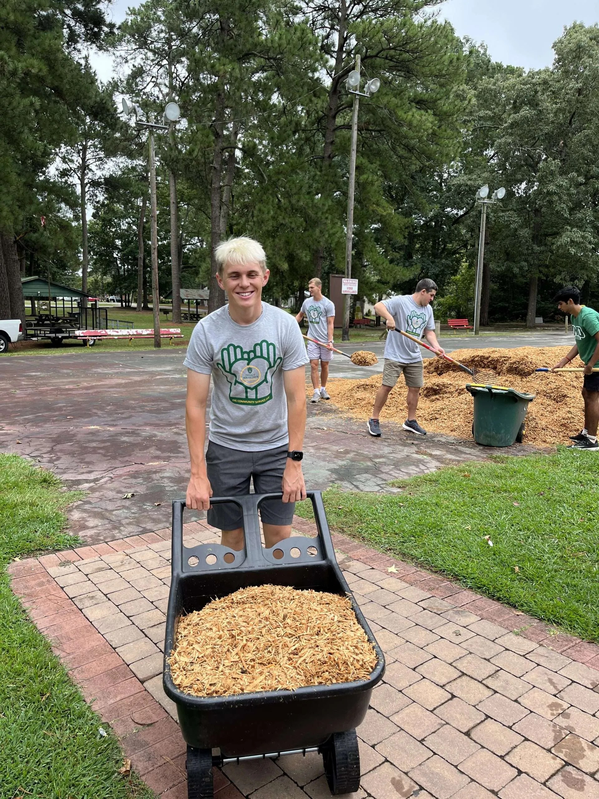 UMO’s Newest Students Lend a Helping Hand University of Mount Olive