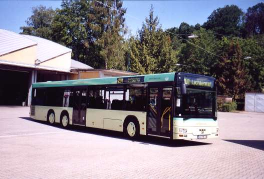 umwelt+verkehr karlsruhe 2/04 Neue dreiachsige Busse ein Jahr in