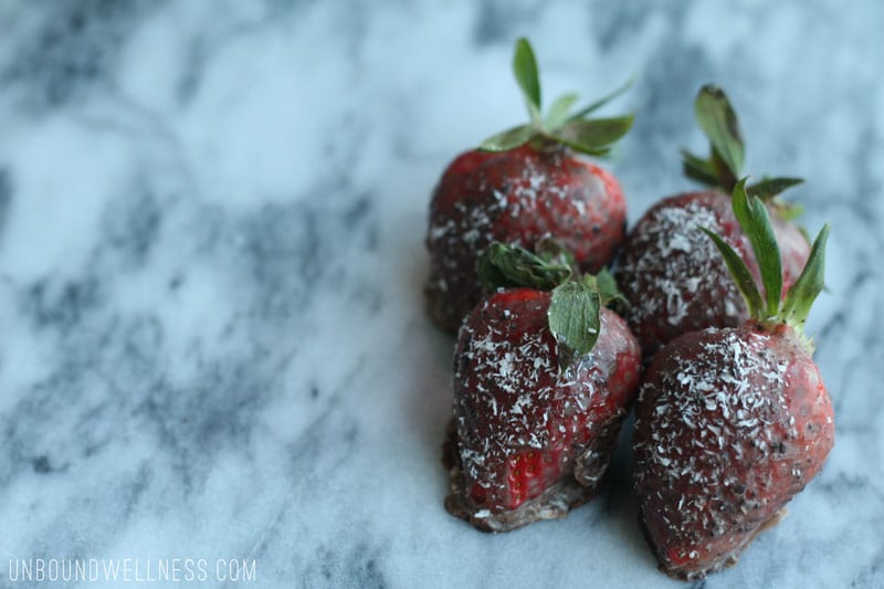 Valentines Day Coconut "Chocolate" Covered Strawberries | Autoimmune Paleo