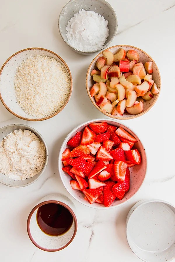 strawberry rhubarb crisp ingredients.