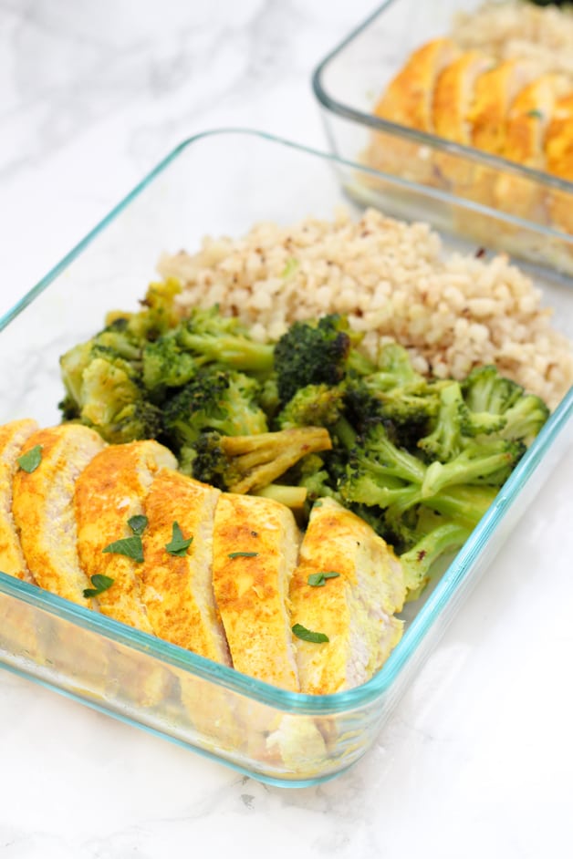 A glass meal prep container prepped with chicken, broccoli, and rice.