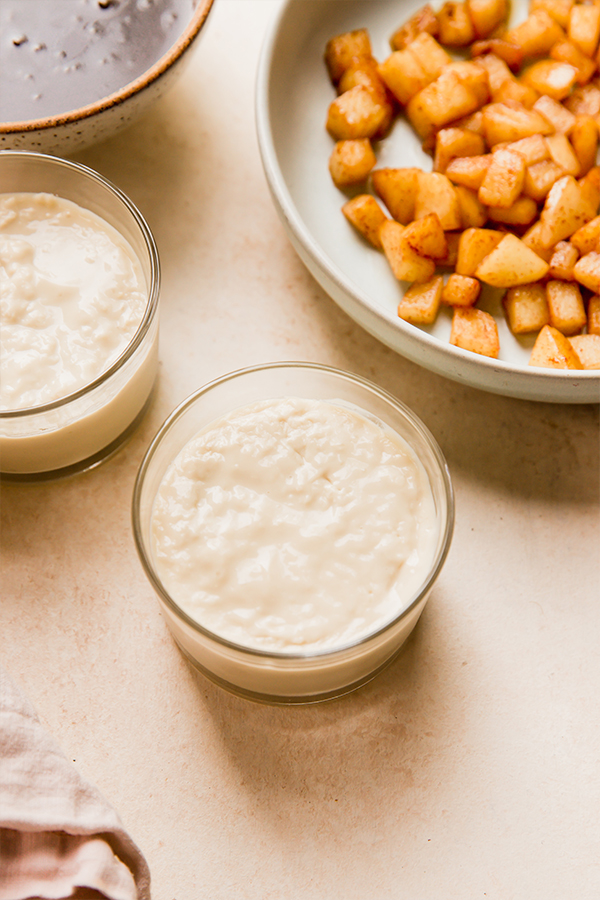 The ingredients for caramel vanilla pudding