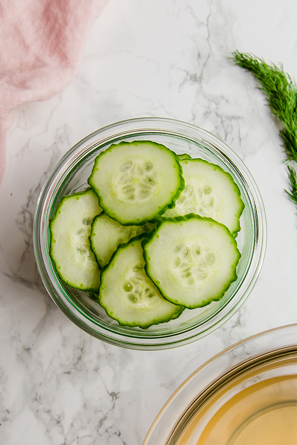 quick pickled cucumbers