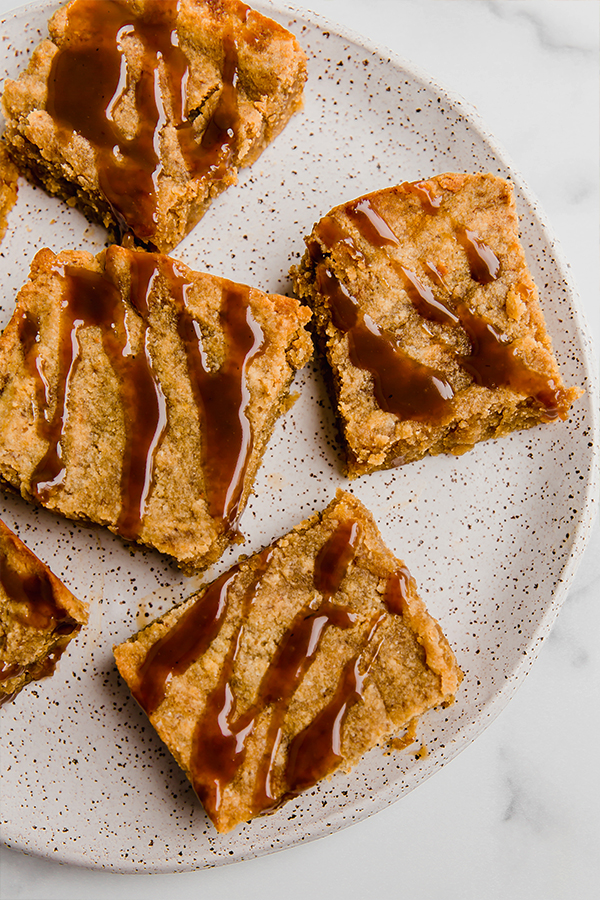 paleo salted caramel pumpkin blondies