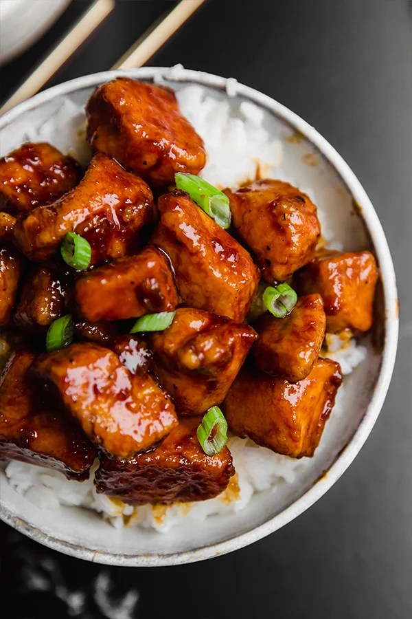 paleo general tso's chicken in bowl
