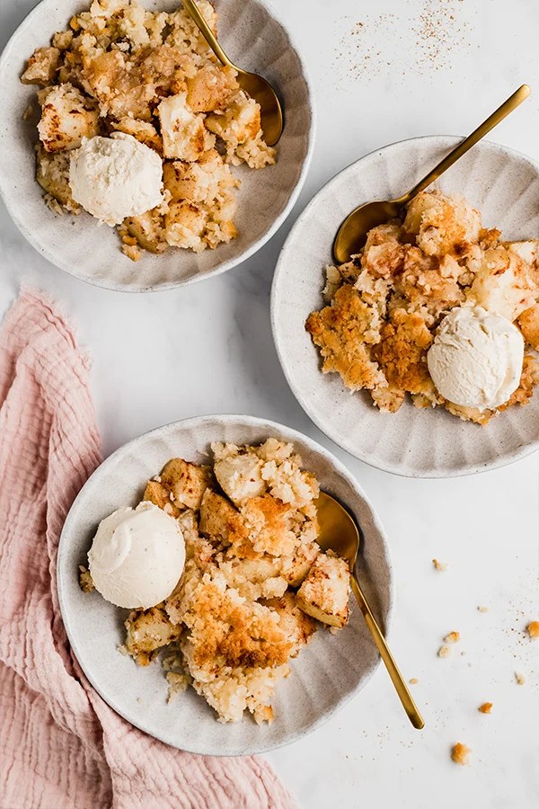 apple crisp on 3 plates with spoons