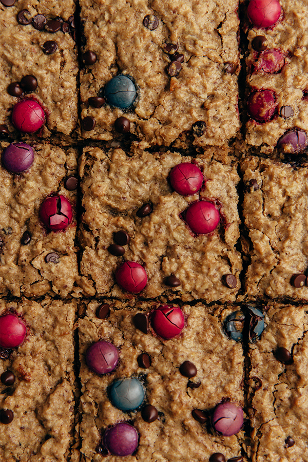 Monster cookie oatmeal breakfast bars cut into squares.
