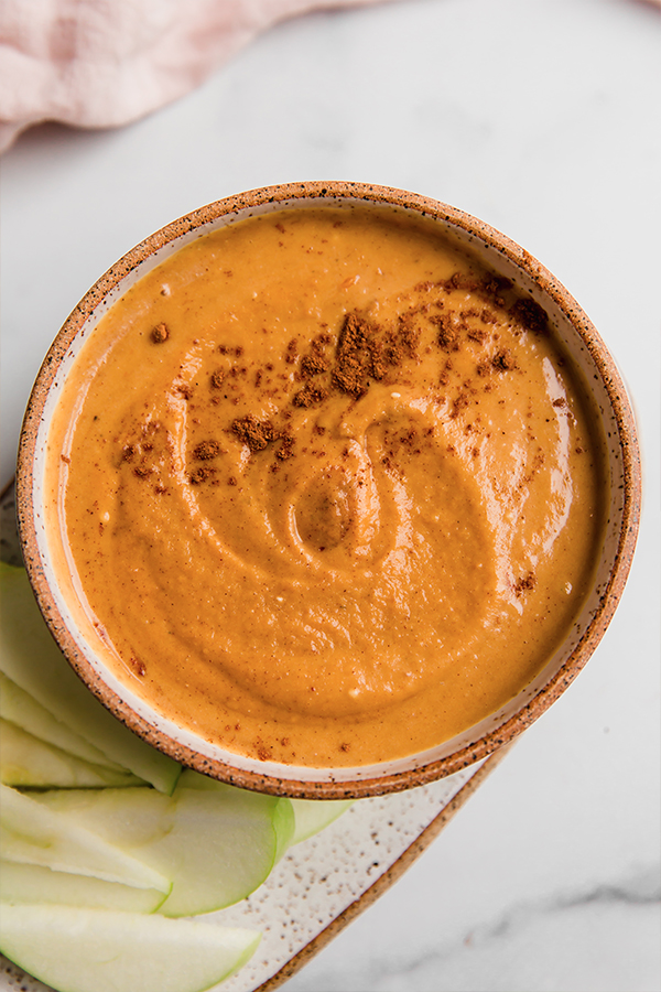 Bowl of pumpkin pie dip.