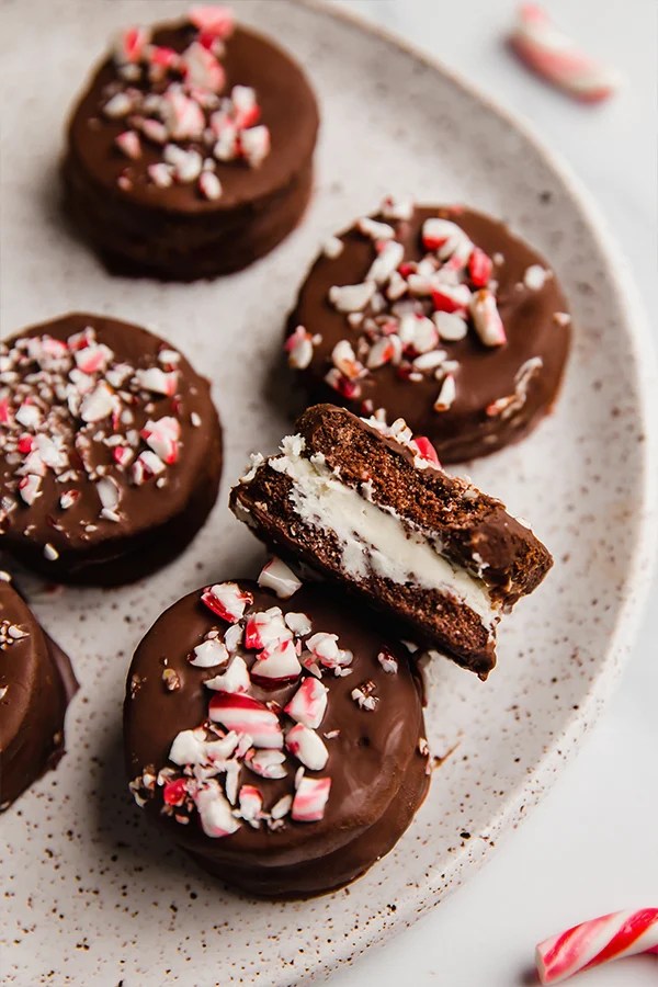 A plate of peppermint joe-joe's.