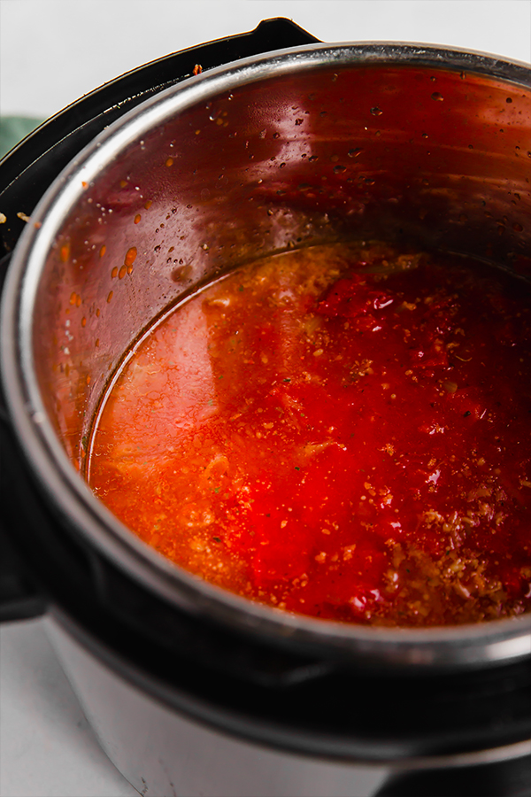 An instapot filled with sauce.