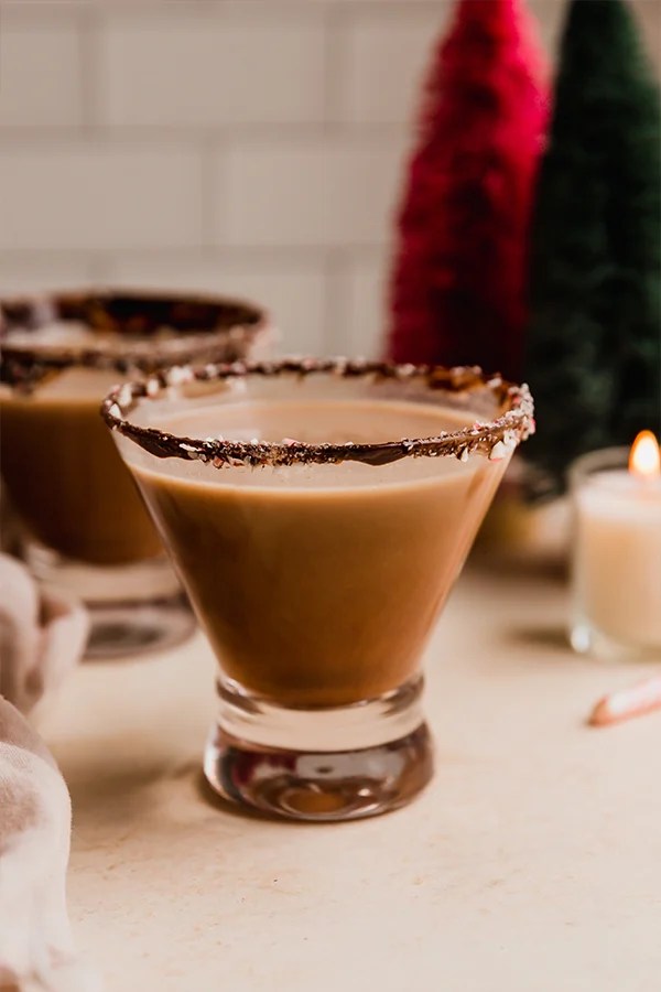 Small glass of peppermint mocktail with a chocolate rim.