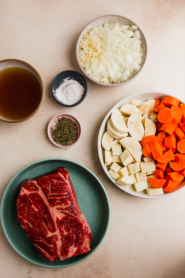 The ingredients for oven-baked chuck roast