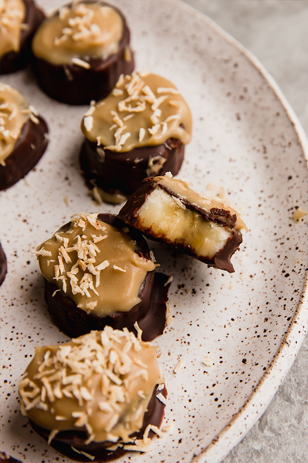A plate of samoa banana bites.